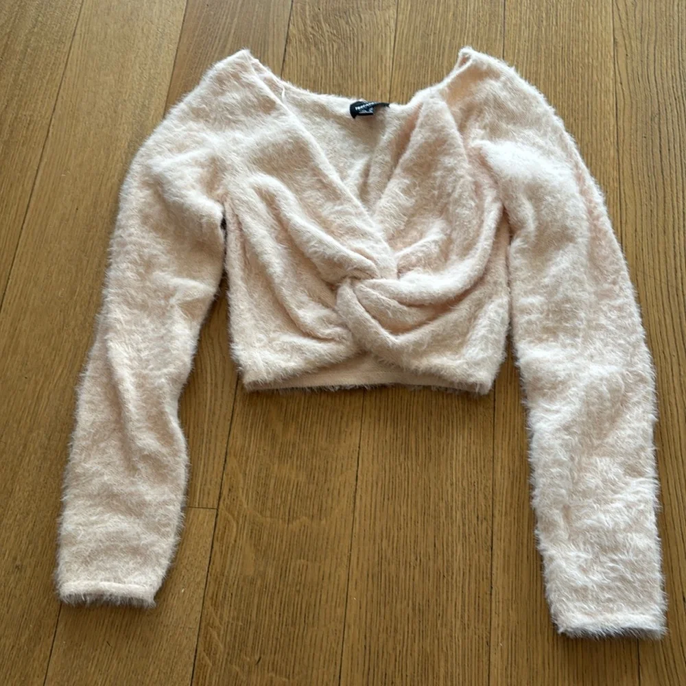 Threadbare sweater - Picture 1 of 2